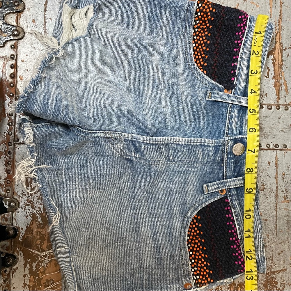 Levi’s 501 Embroidered Shorts - Picture 14 of 16